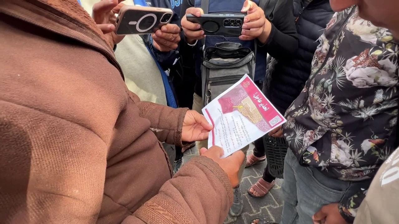 L'esercito israeliano lancia volantini su Rafah: "Evacuate i quartieri orientali della città"