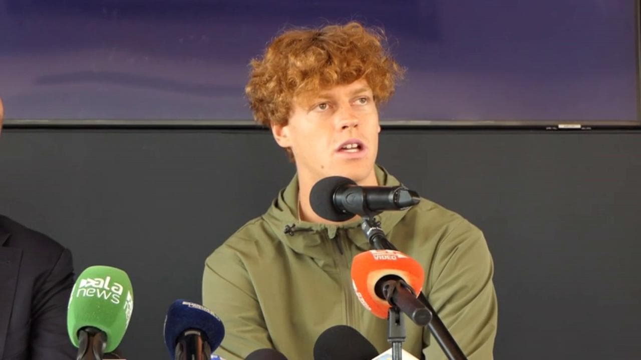 Tennis, Sinner: "Salto Roma perché l'anca non è a posto, a Parigi solo se sarò al 100%. Non si può essere perfetti"