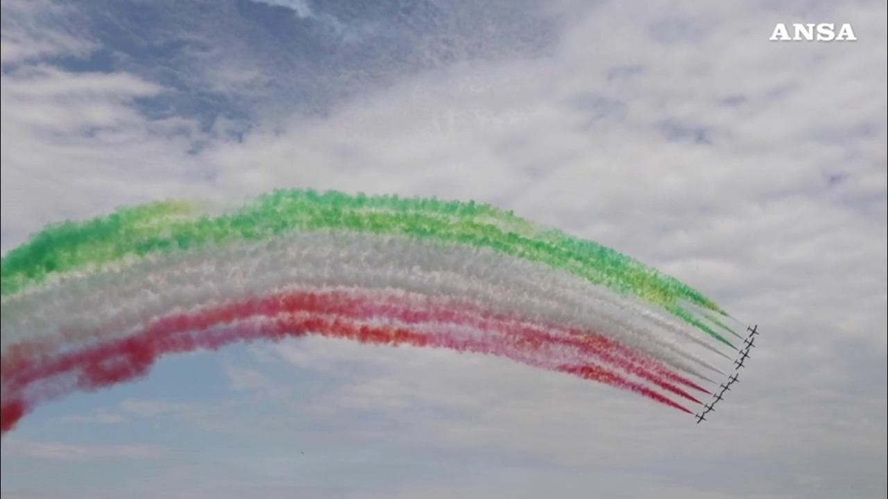 Frecce Tricolori, al via la stagione acrobatica: le immagini dell'ultimo addestramento