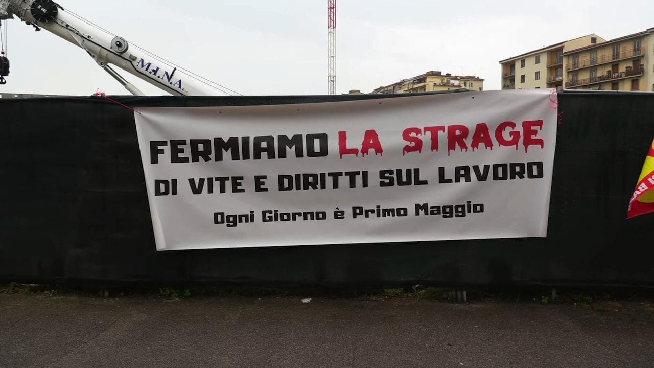 Primo maggio a Firenze, manifestazione davanti a cantiere via Mariti