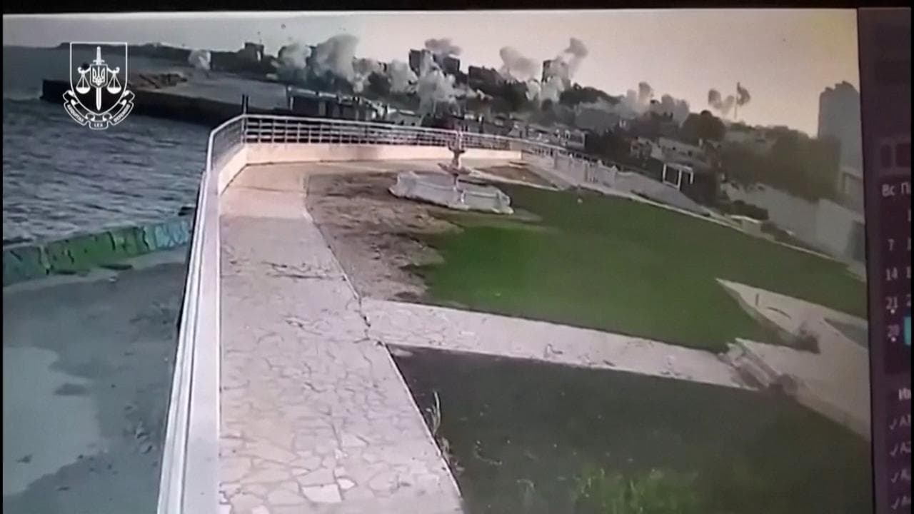 Ucraina, "Mosca ha sganciato bombe a grappolo su Odessa": la denuncia e le immagini diffuse da Kiev