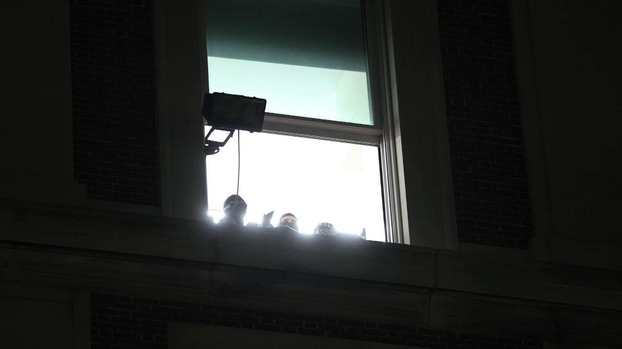Usa, i manifestanti pro Palestina occupano un edificio della Columbia University a New York