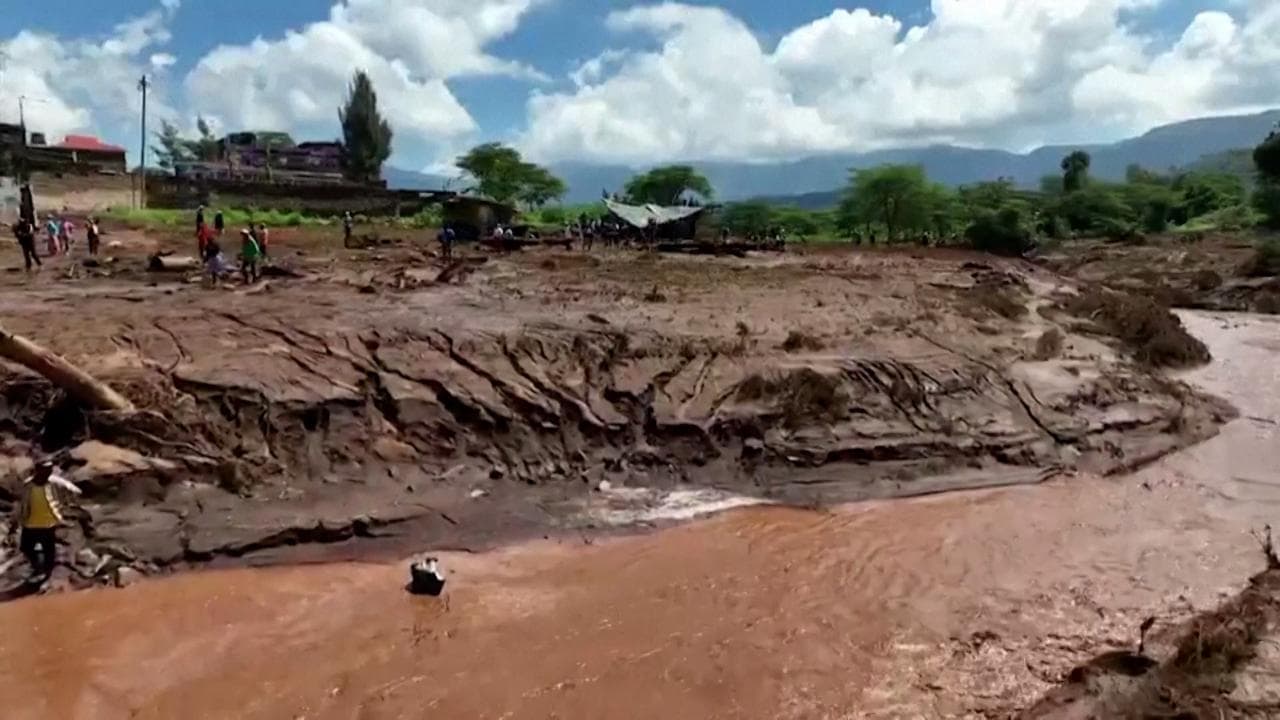 Crolla una diga, strage in Kenya: decine di morti e dispersi, le immagini dal drone