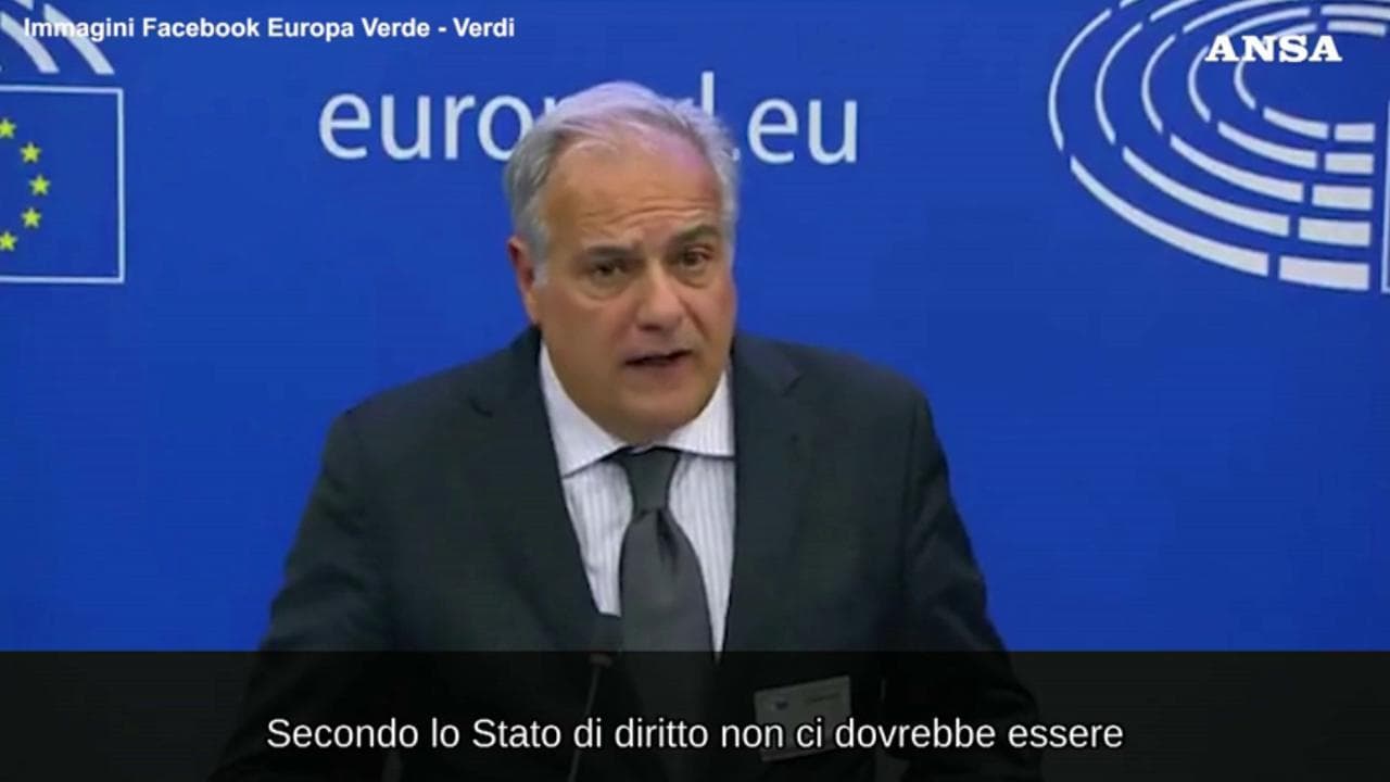 Salis, il padre: "Mia figlia è un'imputata, non una criminale"