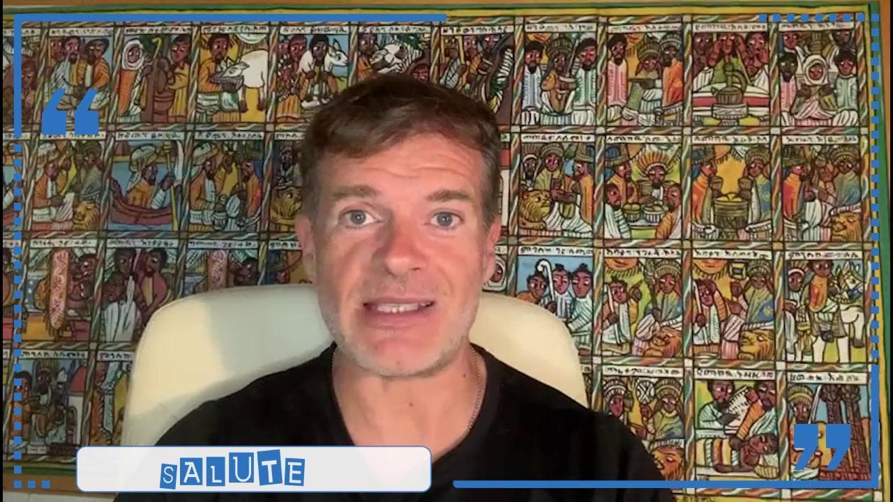 Stefano Massini, "Parole in corso": perché diciamo "salute" quando qualcuno starnutisce