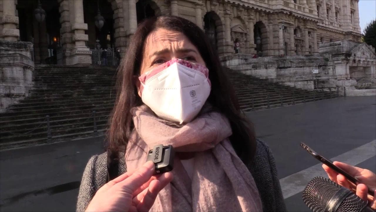 Eutanasia, depositato quesito referendum. La compagna di Dj Fabo: "Così porto avanti la sua battaglia"