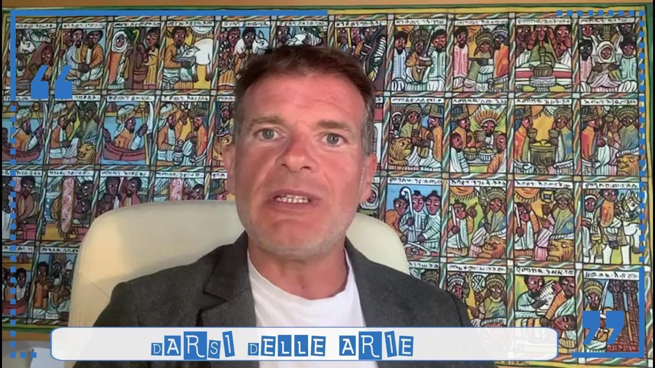Stefano Massini, "Parole in corso": da dove deriva l'espressione "darsi delle arie"