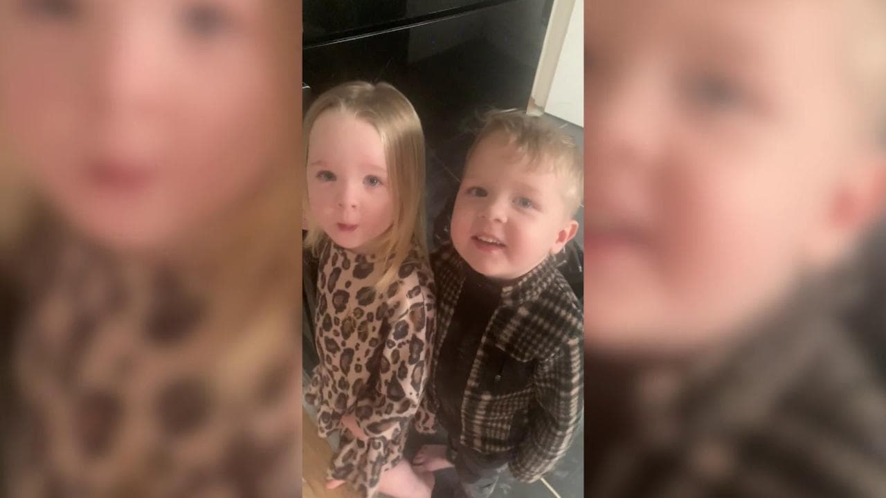 Mai lasciare soli due gemelli di tre anni: in 5 minuti riempiono il soggiorno di sale e zucchero