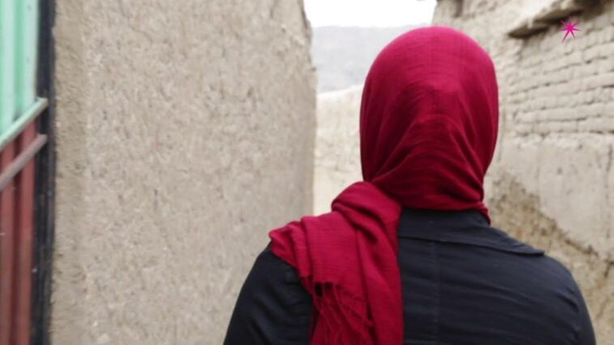 Göçler, dünyanın her yerinden gelen ve savaşlardan, yoksulluktan veya şiddet durumlarından kaçan kadınlara yönelik hukuk ve sağlık yardım masası