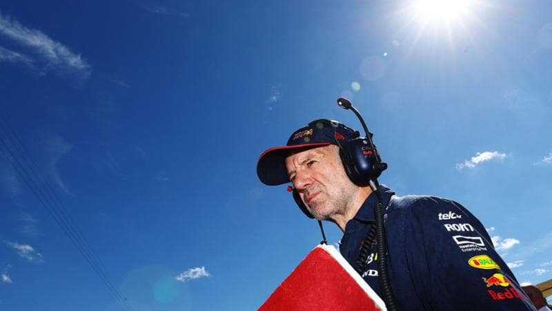 Leclerc chiama Newey, e lui risponde: “Dopo la Red Bull andrò in un altro team”