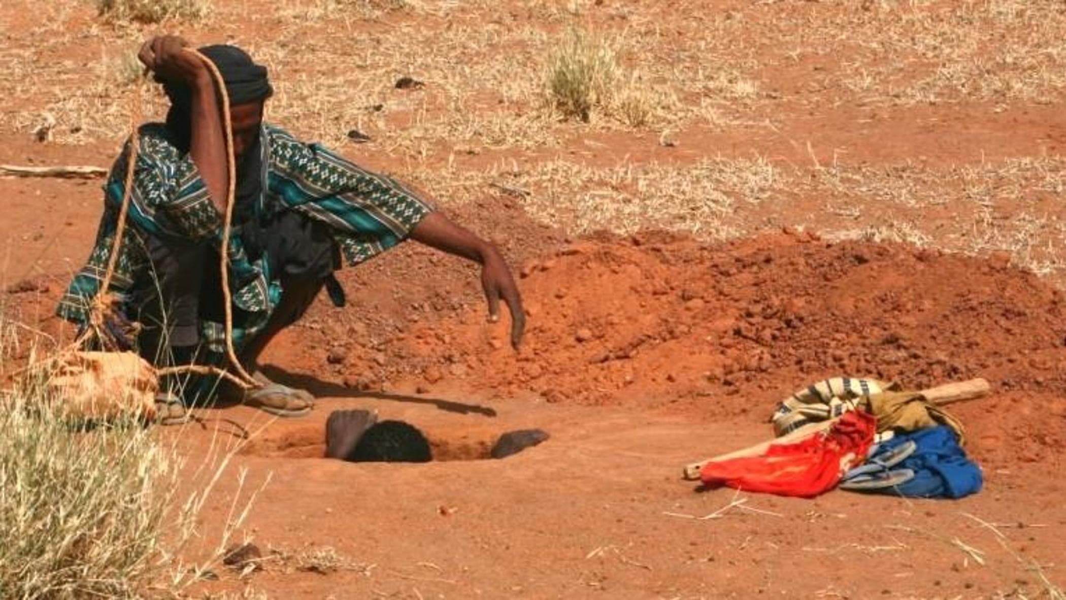 Mali'de su krizi on binlerce insanın terk ettiği ülkede çığır açıyor: teknisyenler ve insani yardım kuruluşları komşu ülkelere kaçıyor