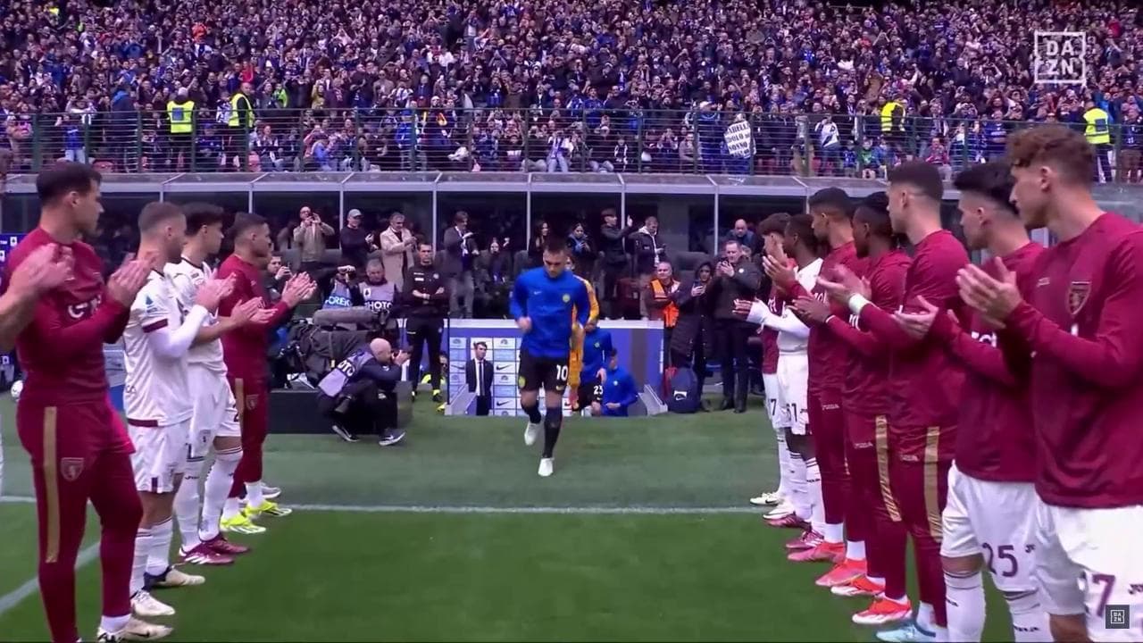 Serie A, l'omaggio del Toro all'Inter campione d'Italia