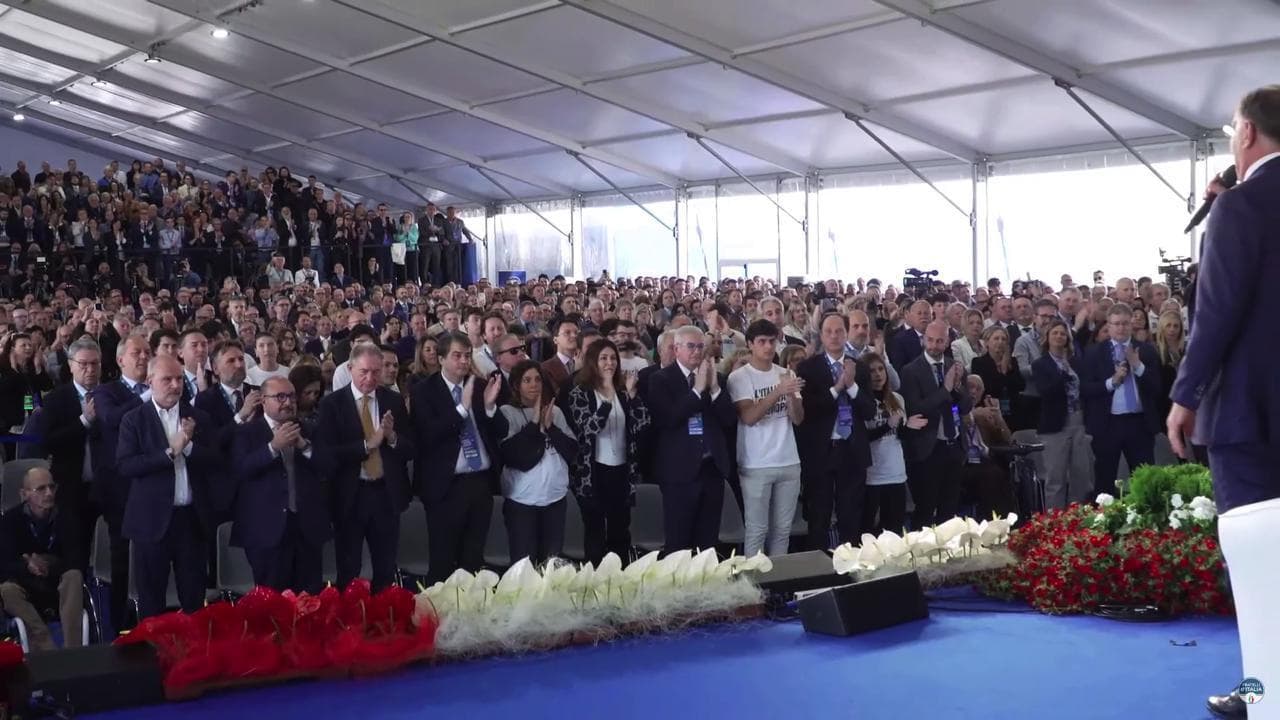 FdI, ovazione per Enrico Berlinguer dopo il botta e risposta tra la figlia Bianca e La Russa