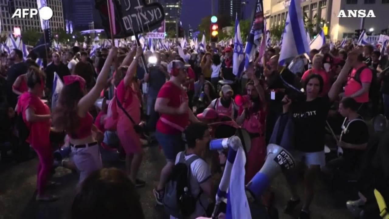 Israele, manifestazione contro il governo Netanyahu a Tel Aviv
