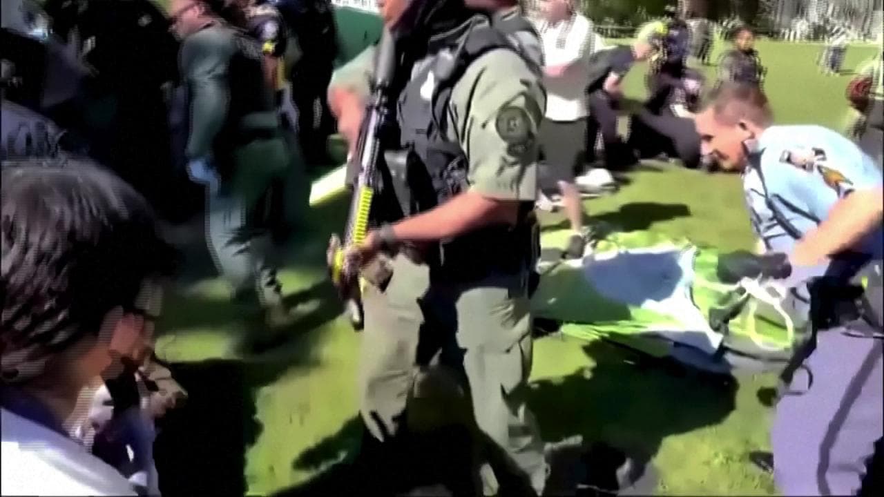 Usa, proiettili di gomma e gas lacrimogeni contro gli studenti: "Tutto ciò è folle"