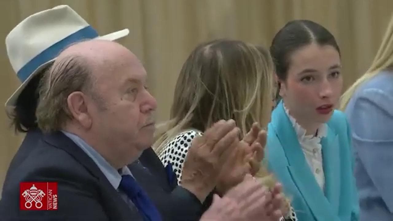 Vaticano, Papa Francesco festeggia i nonni con Lino Banfi e Al Bano