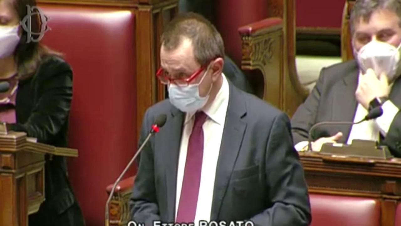Crisi Governo, gaffe di Rosato (Iv): "Nel M5s alcuni colleghi capiscono le cose come noi". Boato in aula, lui si scusa