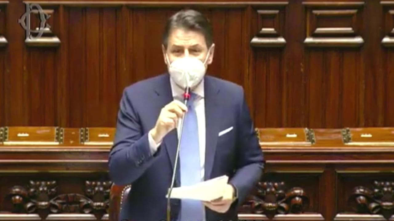 Governo, Conte parla alla Camera: "Sono qui senza arroganza, ma a testa alta"