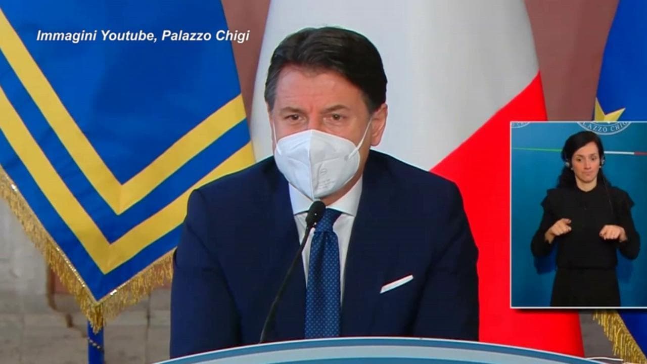 Coronavirus, Conte: "Il vaccino? Lo farei subito, ma aspetterò il mio turno"