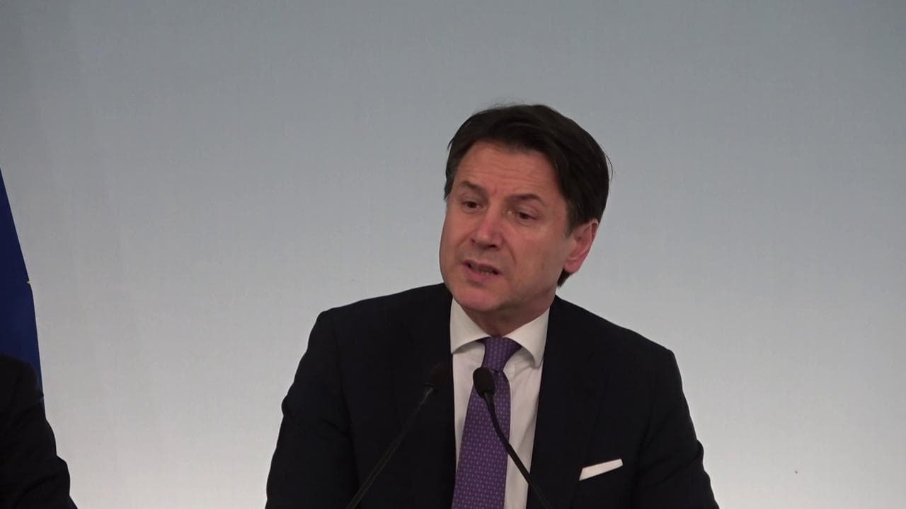 Governo, Conte attacca Iv e Renzi: "Minacciano crisi e sfiducia. Così prendiamo in giro gli italiani"