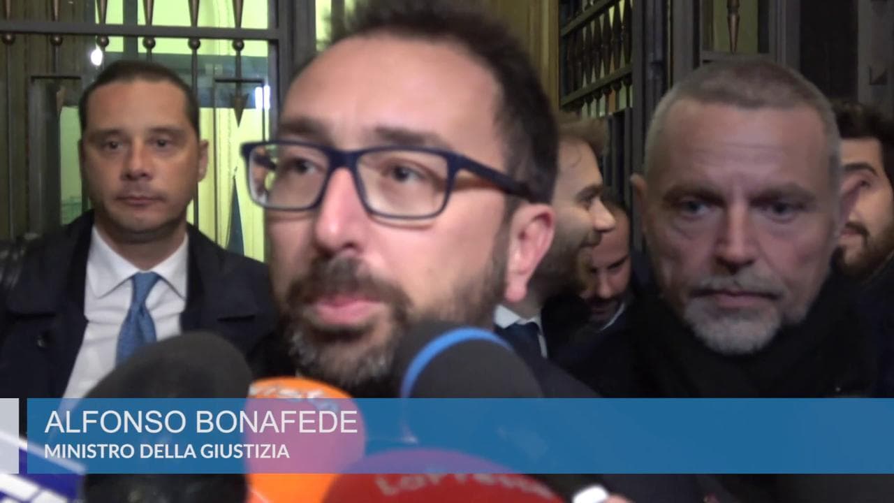 M5S, Bonafede è il nuovo capo delegazione. Taverna: "Il movimento deve rimanere rivoluzionario"
