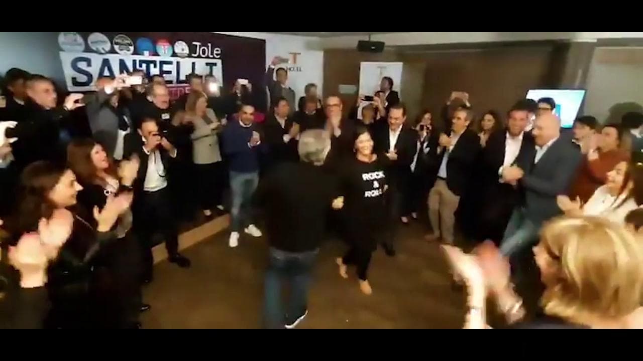 Regionali Calabria, Jole Santelli balla la tarantella per festeggiare la vittoria