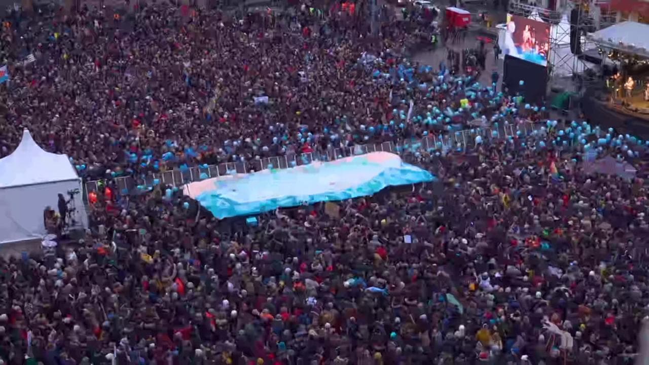 Sardine a Bologna, le immagini dall'alto: la piazza è stracolma