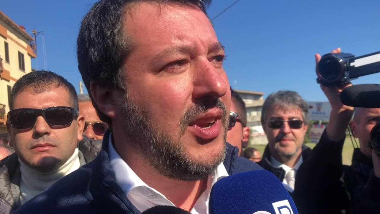 Regionali Calabria, Salvini a Riace: "Il nostro candidato in vasca da bagno? Non questiono sulle scelte altrui"