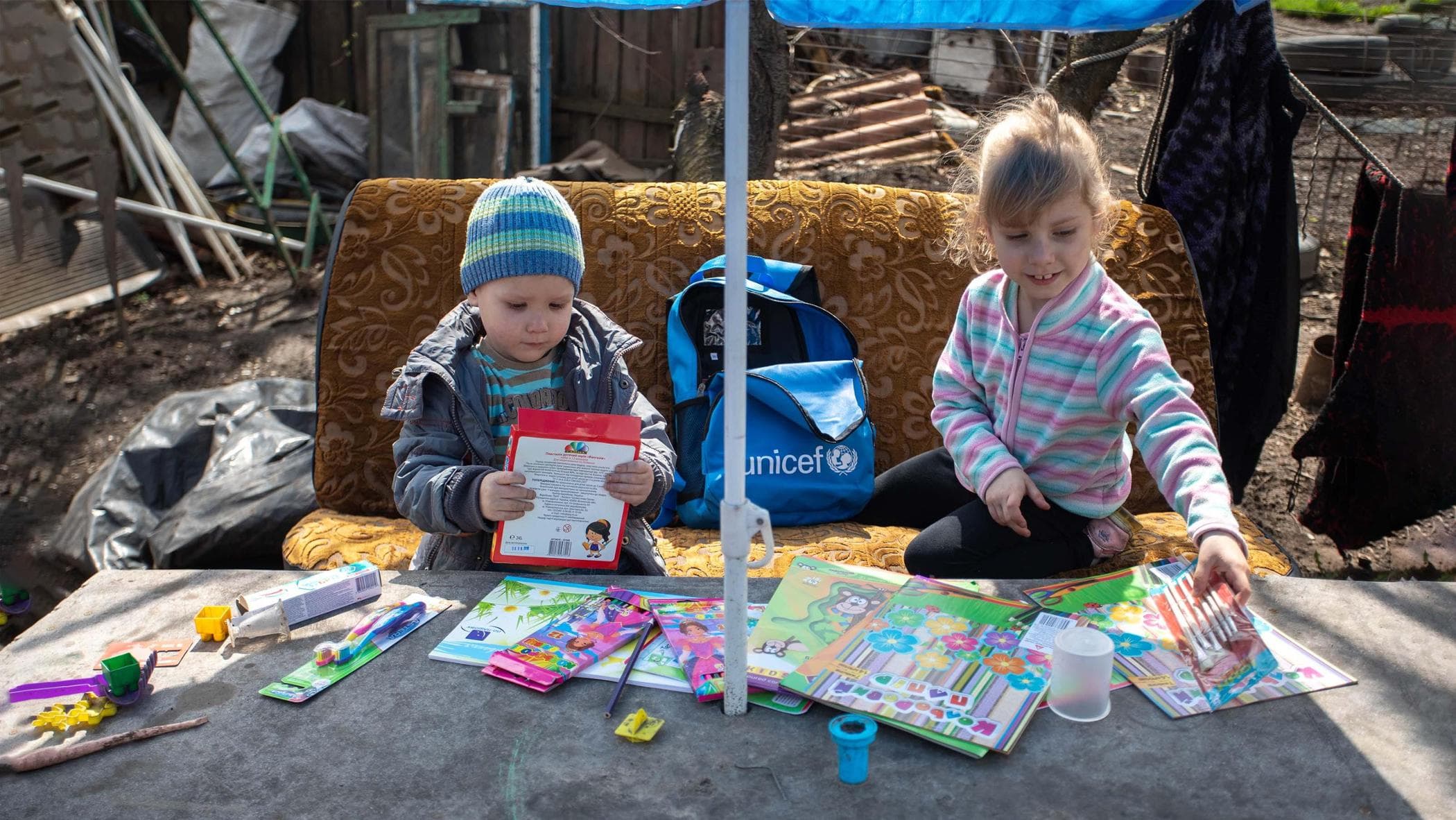 Ukrayna, kızlara, erkeklere ve ailelere psikolojik, eğitimsel ve ekonomik yardım