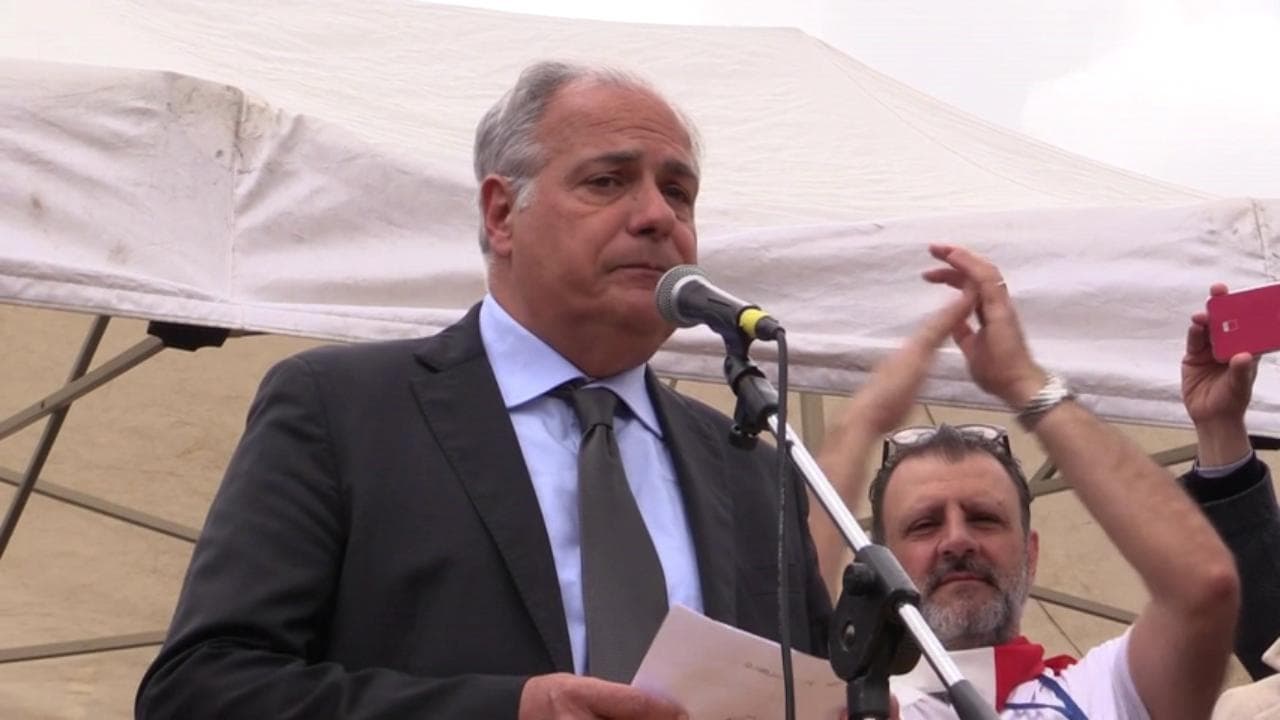 25 aprile, Roberto Salis si commuove leggendo la lettera della figlia dal carcere