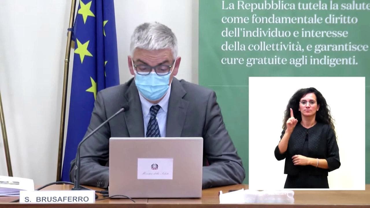 Coronavirus, Brusaferro: "Variante Delta dominante in Italia, età mediana degli infetti è di 27 anni"