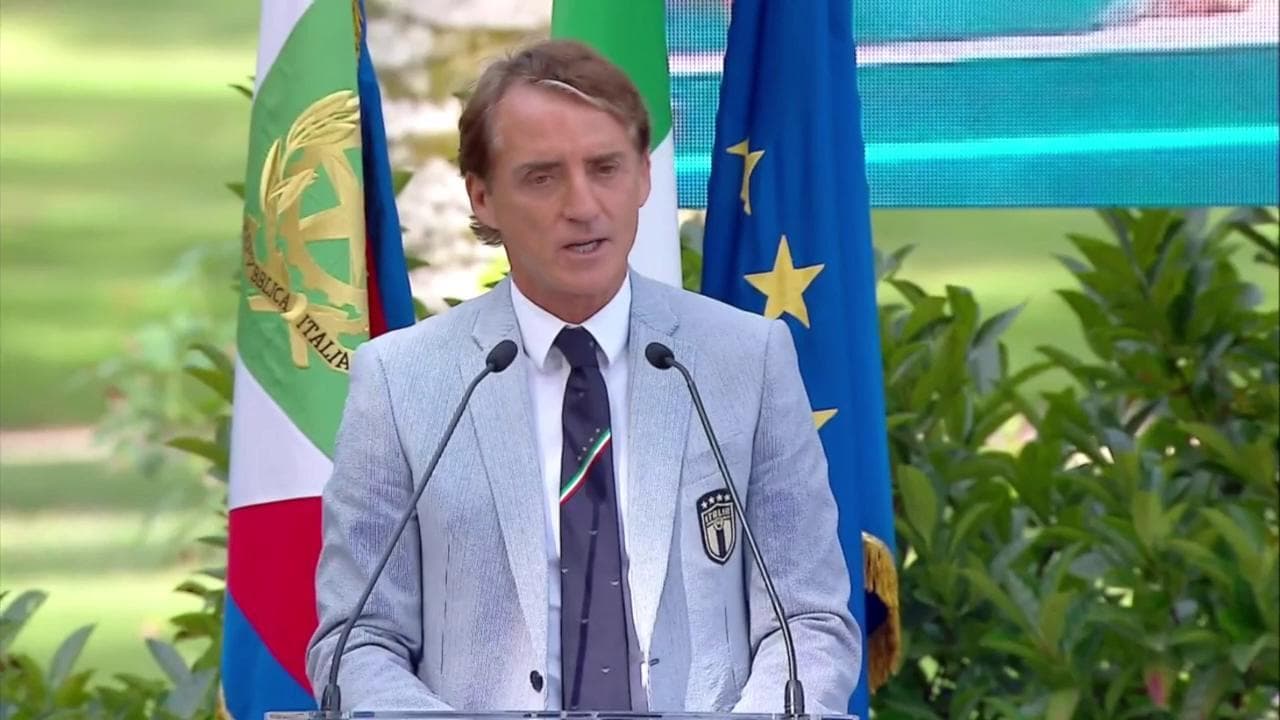 Euro2020, Azzurri dedicano vittoria a Mattarella. Mancini: "Nostro primo tifoso". Per il Presidente la maglia  numero 10