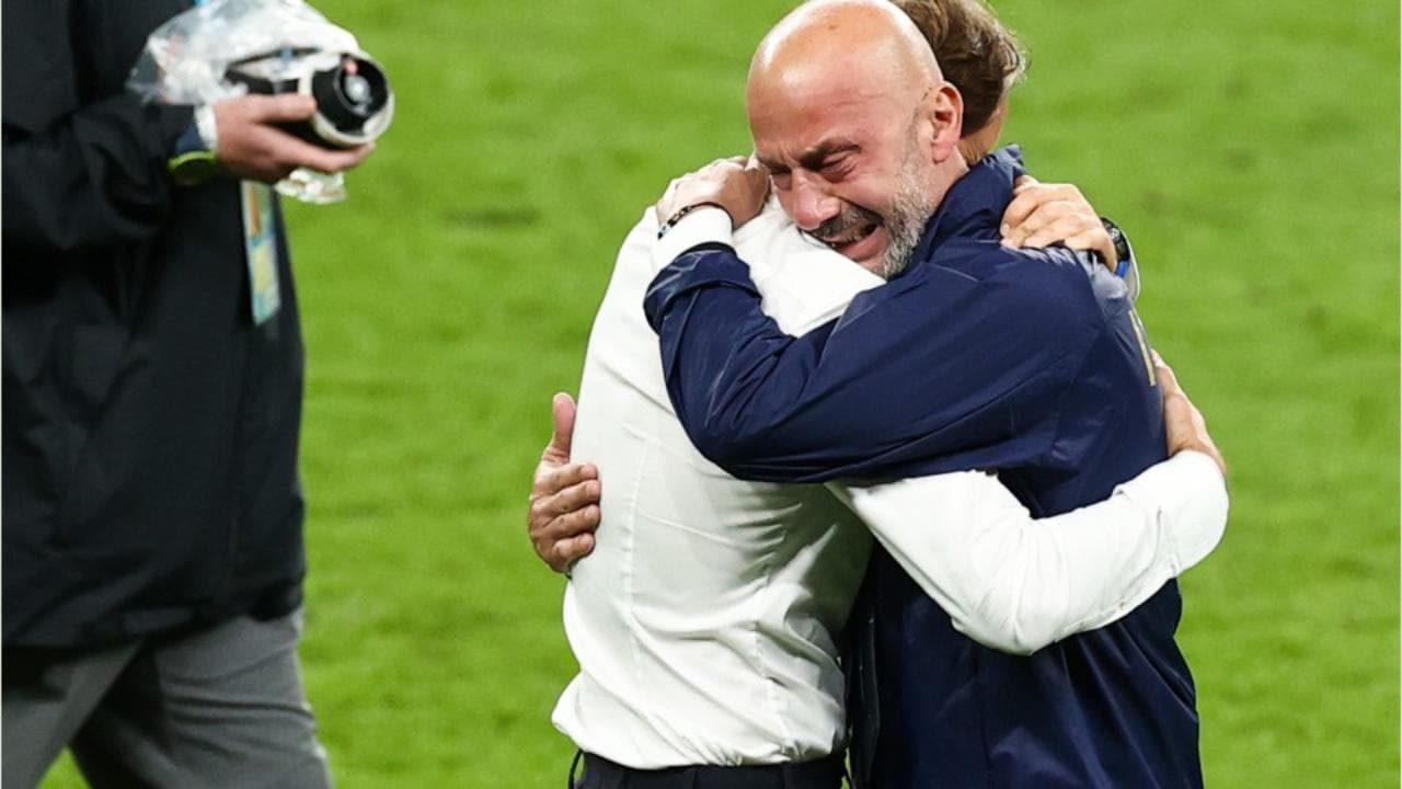 Euro2020, l'abbraccio tra Mancini e Vialli: 30 anni dopo la rivincita dei "Gemelli del gol"
