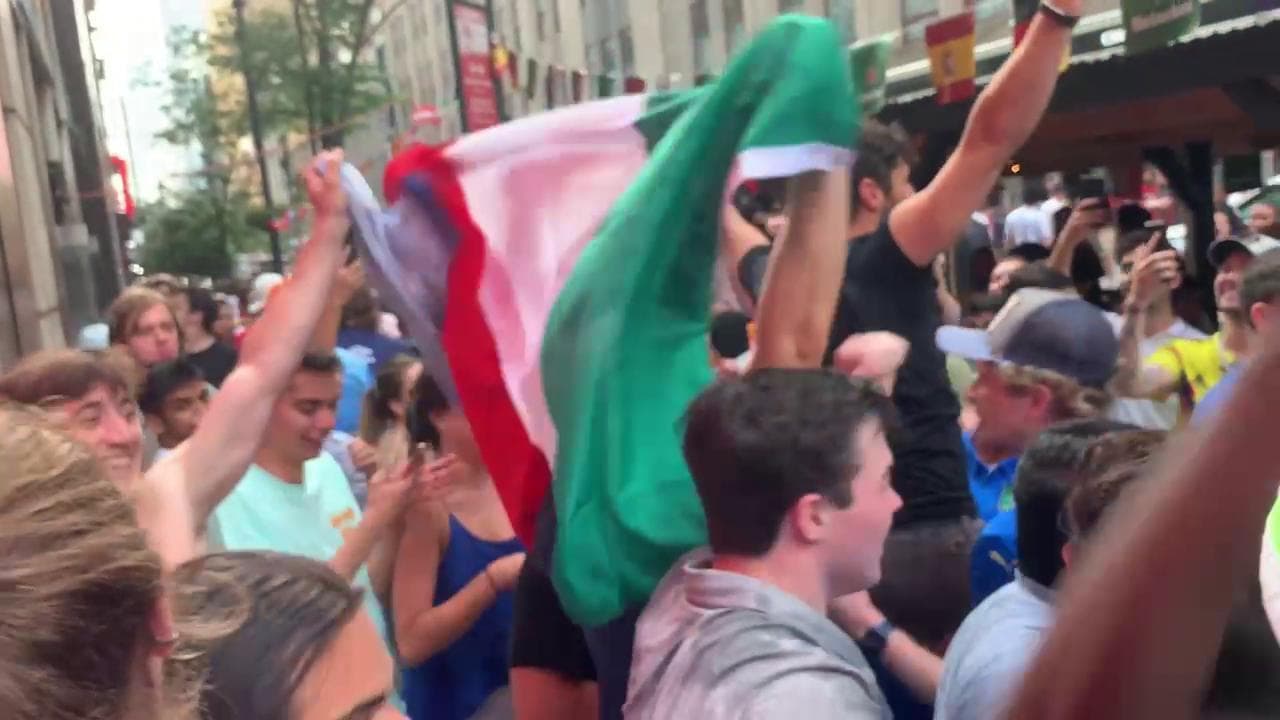 Euro2020, a New York esplode la festa dei tifosi azzurri: i festeggiamenti sotto l'Empire State Building