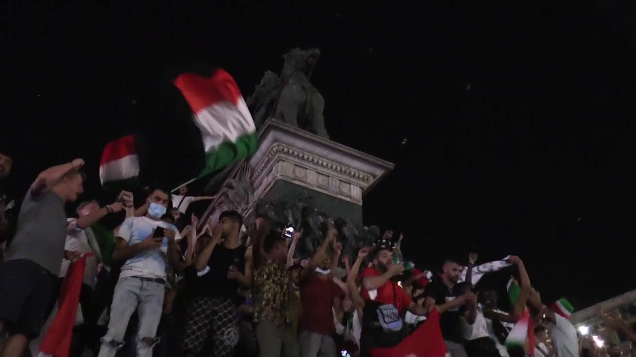 Euro2020, a Milano piazza Duomo esplode per l'ultimo rigore: "Campioni dopo 53 anni"