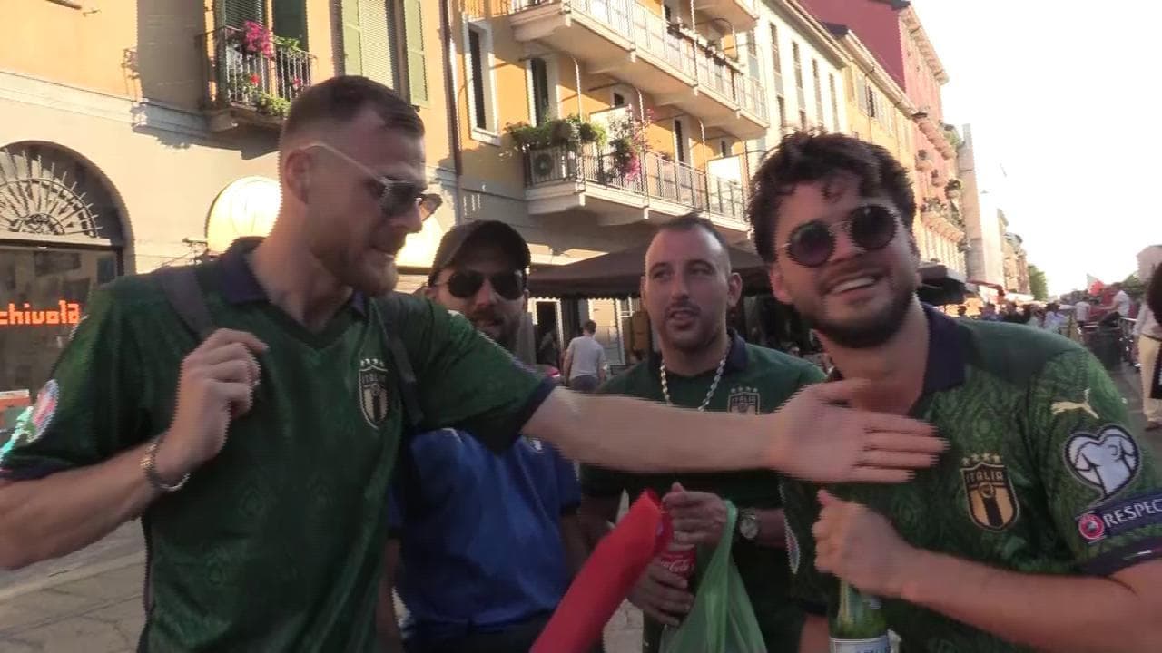 Euro2020, il pre partita a Milano tra festa e ansie: anche i turisti francesi si vestono di azzurro