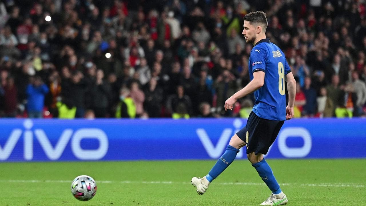 Euro2020, Jorginho segna il rigore decisivo e il cronista arabo impazzisce: "Italia, Bella ciao!"
