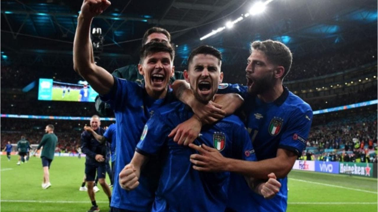Euro2020, l'Italia batte la Spagna e va in finale. I tifosi su Twitter: "Mancini ha costruito un capolavoro"