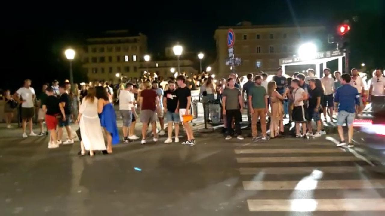 Euro2020, l'Italia batte la Spagna e va in finale: la festa a Trastevere dopo il rigore di Jorginho