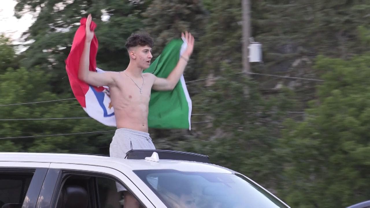 Euro2020, caroselli e festeggiamenti in strada dopo la vittoria azzurra. Ma non è in Italia
