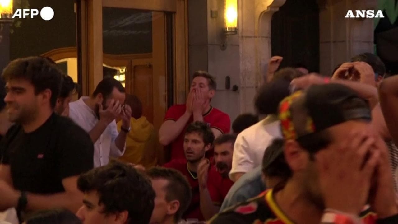 Euro2020, a Bruxelles l’amarezza dei tifosi belgi. E un’italiana sventola il tricolore