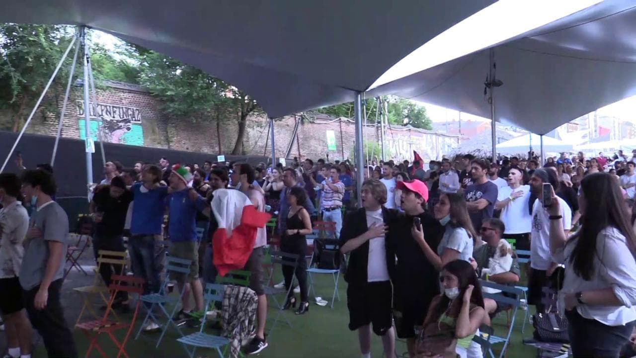 Euro2020, Milano: decine di televisori in Darsena per seguire Belgio-Italia