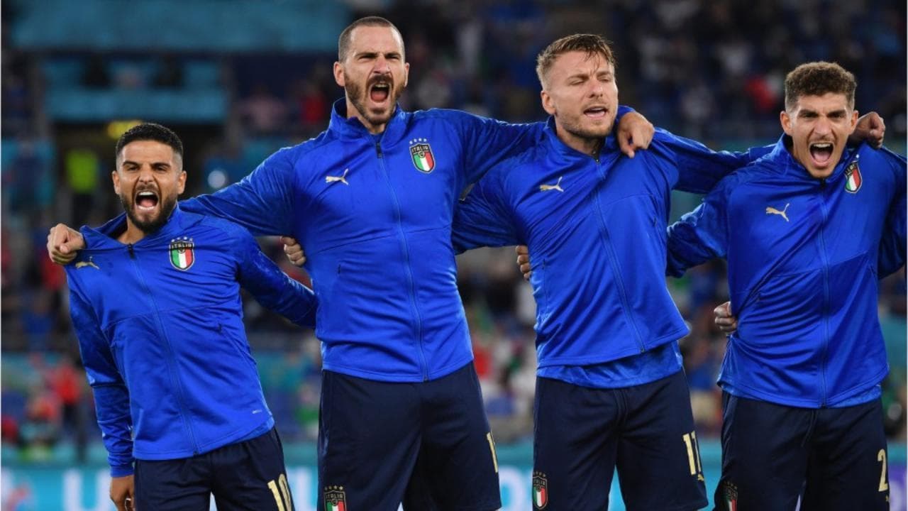 Euro2020, gli azzurri cantano a squarciagola l'inno di Mameli: la scelta piace anche all'estero