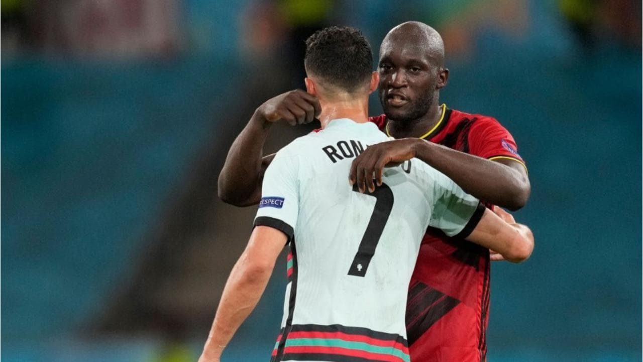 Euro2020, Lukaku consola Ronaldo e i tifosi scherzano: "Cristiano, amico mio! Abbracciami guascone"