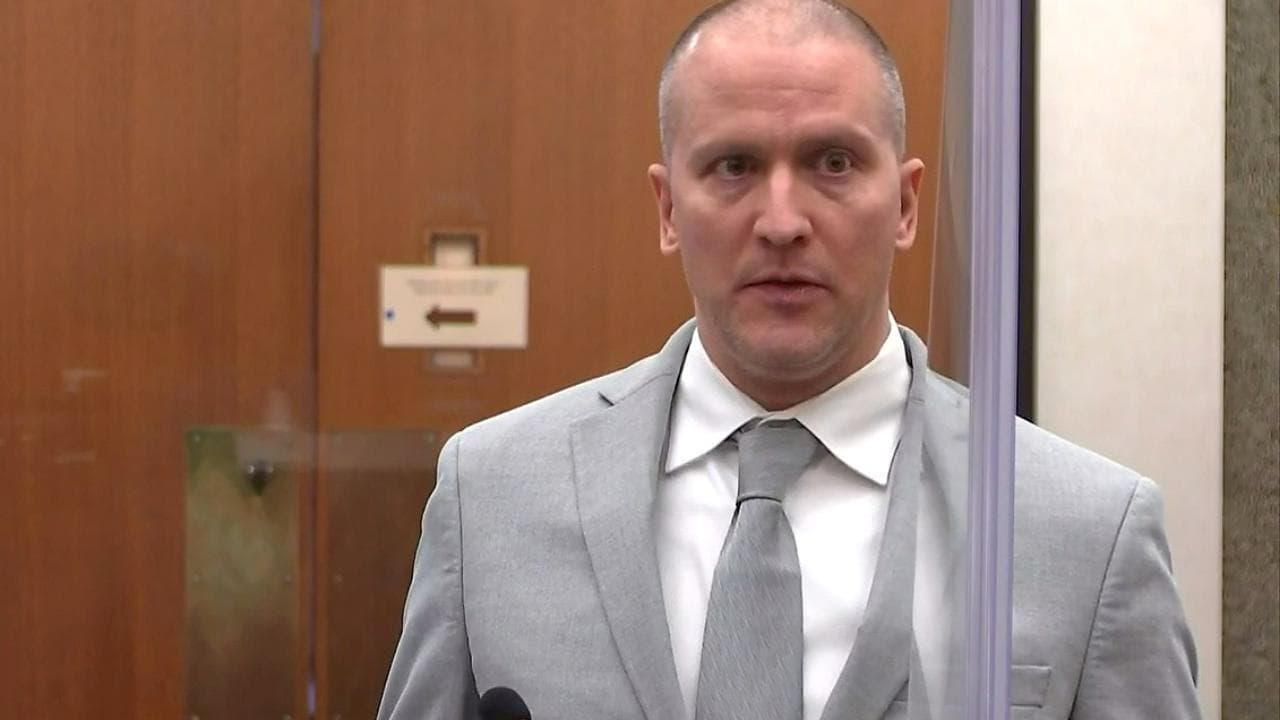 Caso Floyd, Chauvin condannato a 22 anni e mezzo: "Voglio esprimere le mie condoglianze alla famiglia"