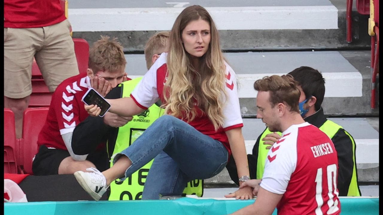 Euro2020, malore per Eriksen: la moglie scende in campo in lacrime
