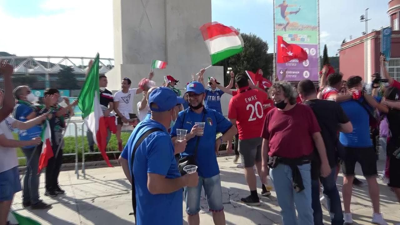 Euro 2020, il ritorno dei tifosi allo stadio è una festa: entusiasmo e fair play tra Italia e Turchia