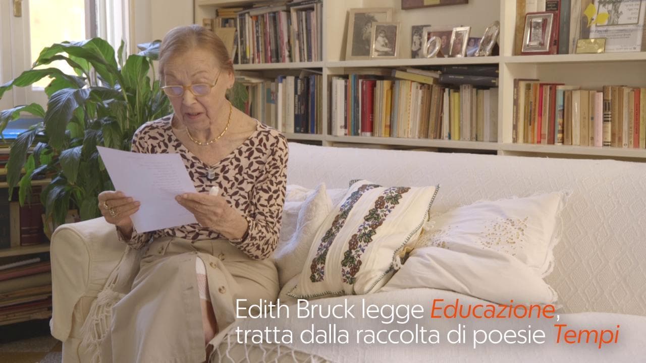 Edith Bruck legge la poesia 'Educazione': "E se il futuro non fosse figlio del passato?"