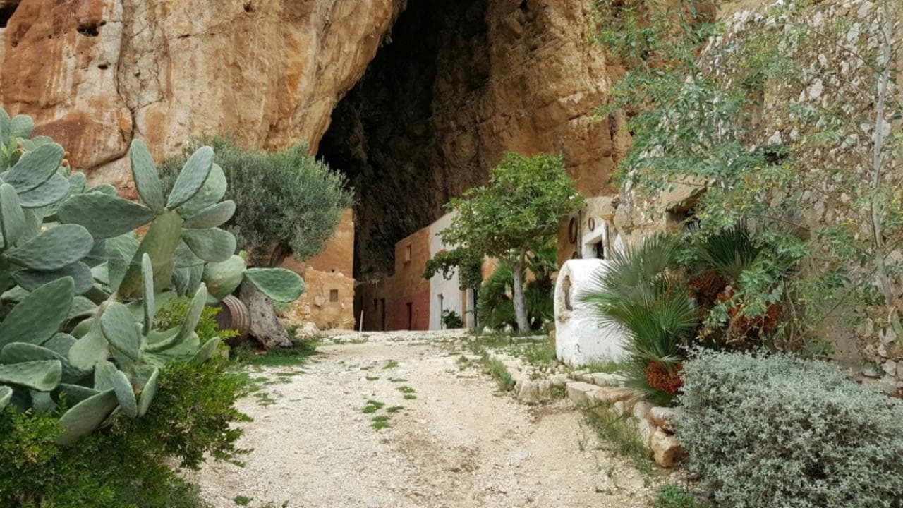 L'Italia da scoprire: tra le case nelle grotte di Custonaci, set a cielo aperto di Montalbano