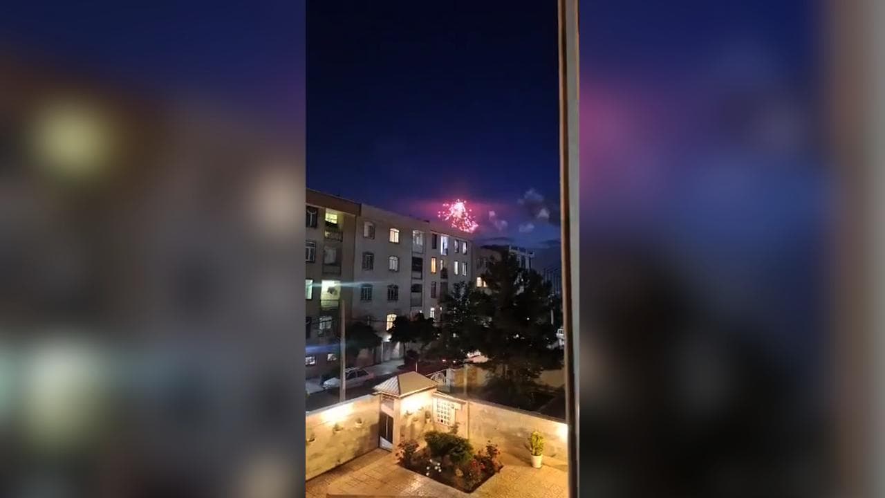 Iran, Raisi disperso: fuochi d'artificio in alcune regioni per festeggiare l'incidente del presidente